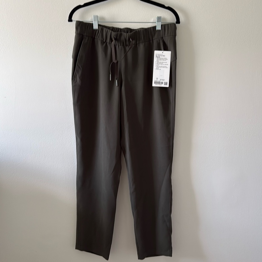 Lululemon On the Fly Pant in Dark Olive (NWT)